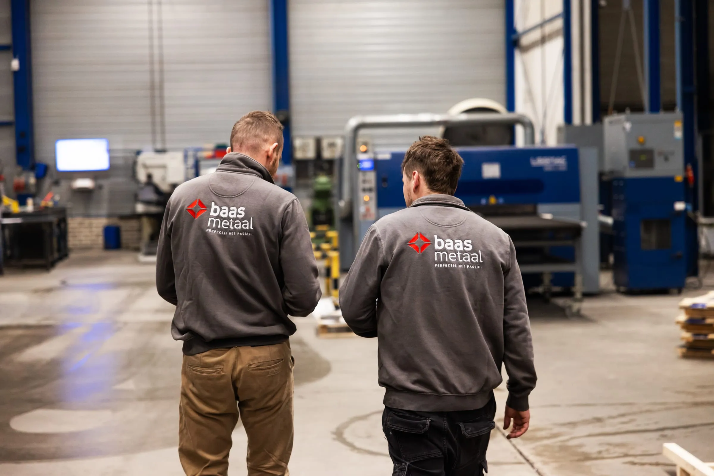 Two colleagues walking through the production hall together